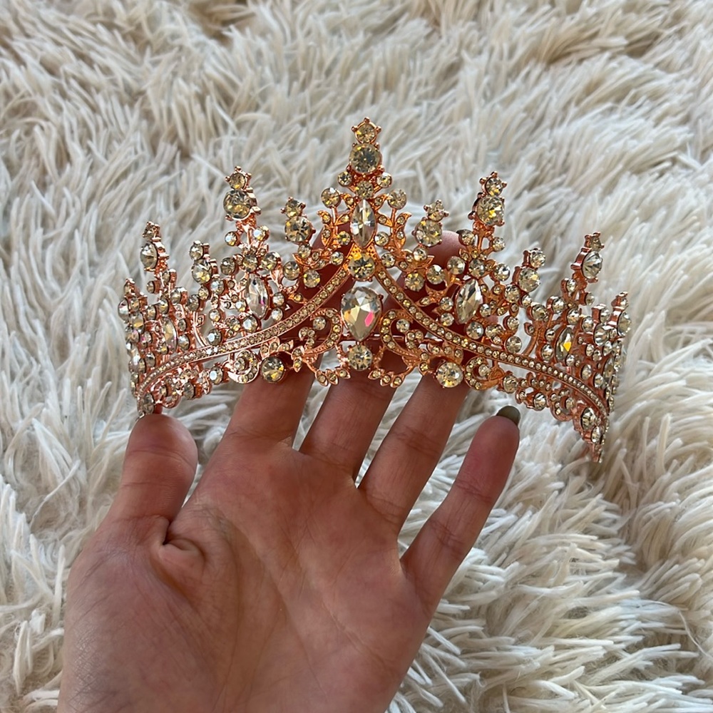 Princes crown. Pink. Not real.